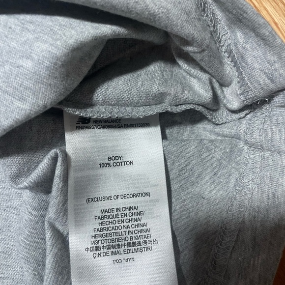 NWT New Balance Grey Tee Shirt Size Large - Picture 7 of 10
